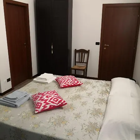 Lux Rho Fiera Bed & Breakfast
